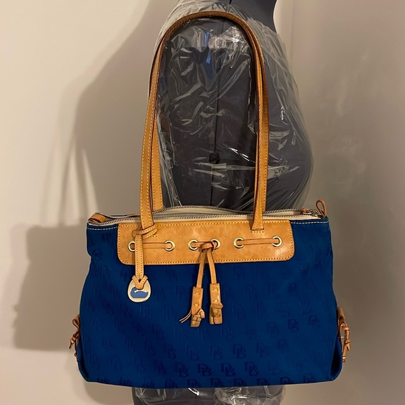 Dooney & Bourke Handbags - 13x9 Dooney & Bourke vintage